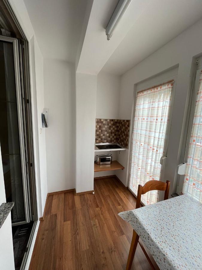 Karolin Apartman Buk Luaran gambar