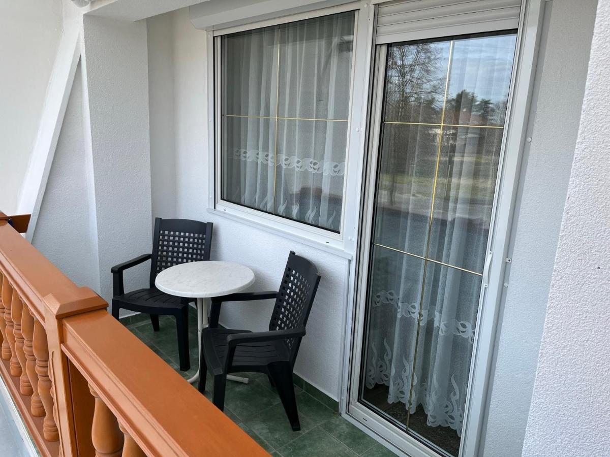 Karolin Apartman Buk Luaran gambar