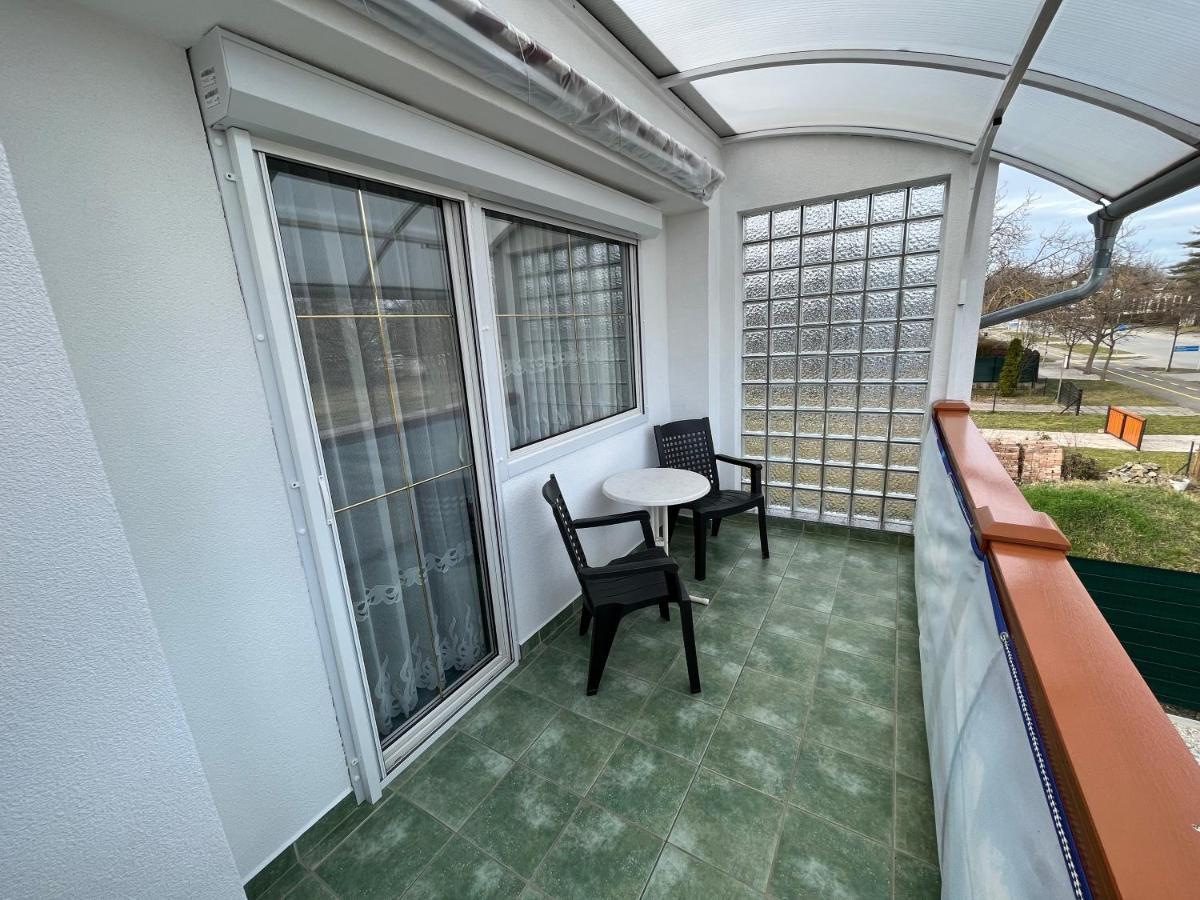Karolin Apartman Buk Luaran gambar
