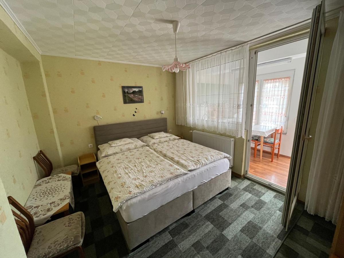 Karolin Apartman Buk Luaran gambar