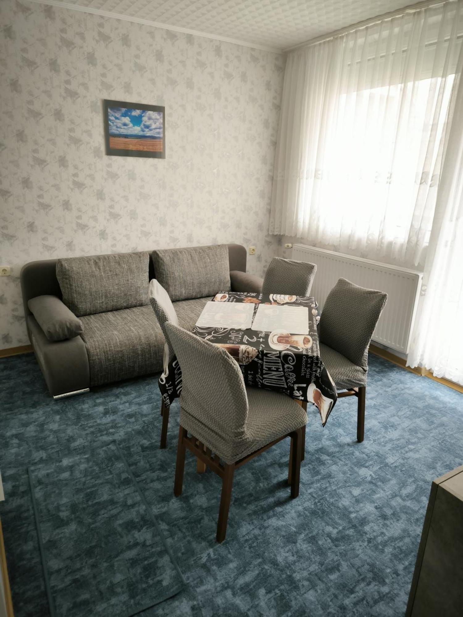 Karolin Apartman Buk Luaran gambar