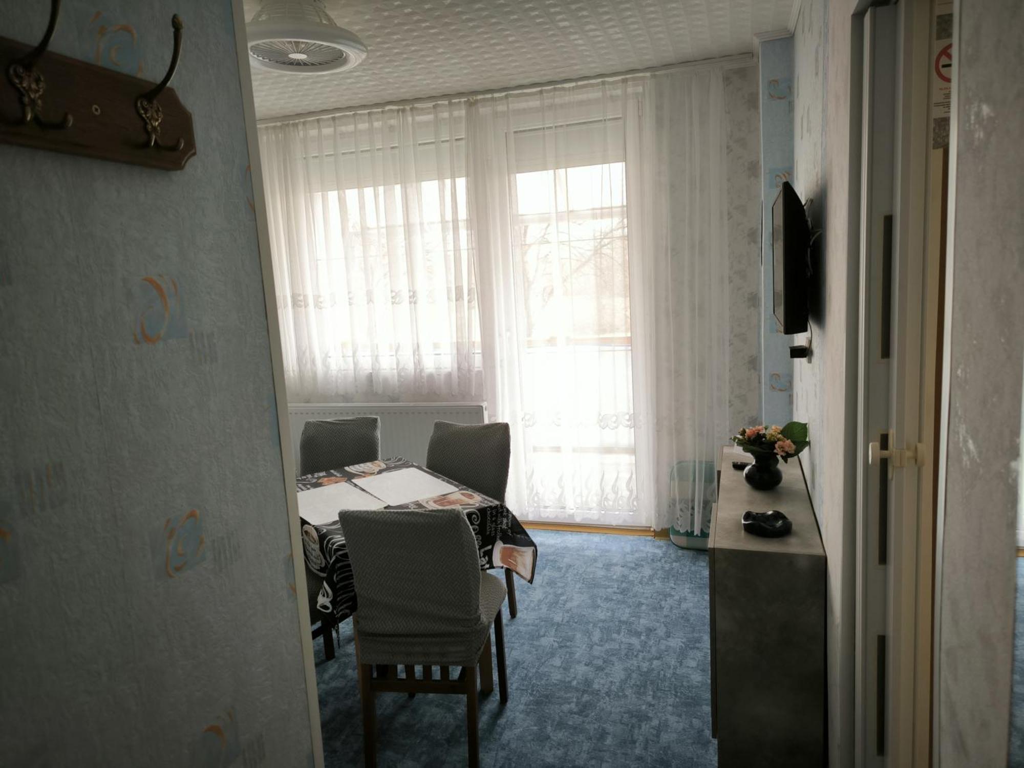Karolin Apartman Buk Luaran gambar